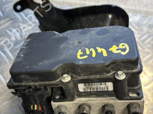 Used ABS pump NISSAN MICRA III (K12) 1.2 16V (80 hp) 21337637