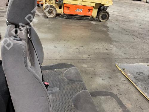 Used Right front seat Right front seat 39521834 39521834