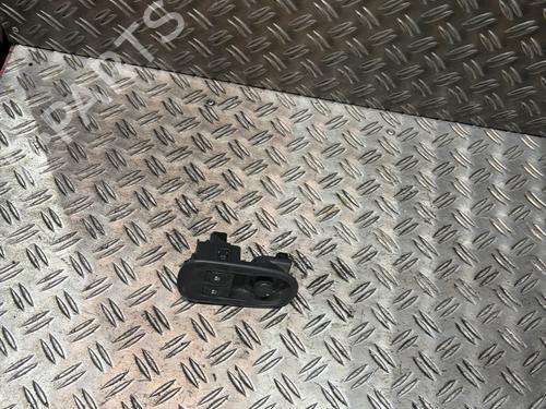 Used Right front window switch Right front window switch 32286980 32286980