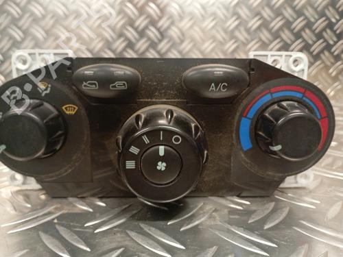 Used Climate control HYUNDAI SANTA FÉ I (SM) 2.0 CRDi 4x4 (125 hp) 22624879
