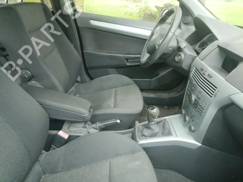 Left front window motor OPEL ASTRA H (A04) 1.7 CDTI (L48) | BP29339092E21 