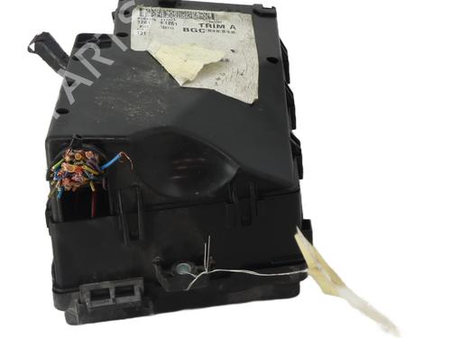 Used Fuse box Fuse box 31051822 31051822