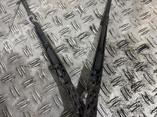 Used Front windshield wiper arm Front windshield wiper arm 39582713 39582713
