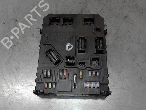 Używane Skrzynka bezpieczników CITROËN C3 I (FC_, FN_) 1.4 i (73 hp) 21371704