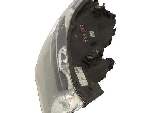 Used Right headlight Right headlight AUDI A1 (8X1, 8XK) 1.6 TDI (105 hp) 38563324 38563324