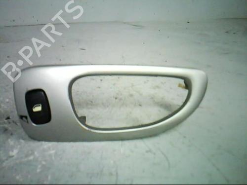 Used Right rear window switch PEUGEOT 307 Break (3E) 2.0 HDI 110 (107 hp) 21321758