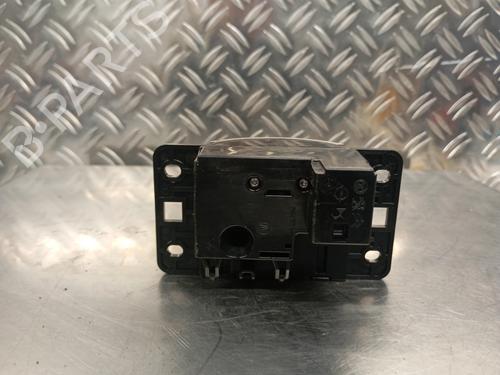 Used Gear lever Gear lever PEUGEOT 208 II (UB_, UP_, UW_, UJ_) 1.2 PureTech 100 (101 hp) 24360461 24360461