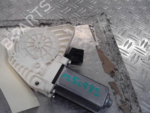 Right rear window motor MERCEDES-BENZ B-CLASS Sports Tourer (W245) B 180 CDI (245.207) | BP24644121E22 