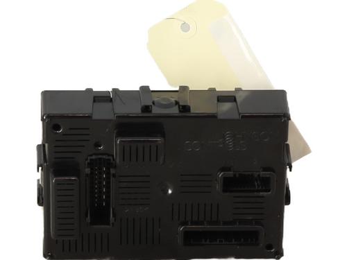 Caixa de fusíveis RENAULT CLIO III (BR0/1, CR0/1) 1.5 dCi (BR17, CR17) (86 hp) 31919416