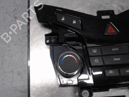 Used Climate control CHEVROLET CRUZE Hatchback (J305) 2.0 CDI (163 hp) 21305891