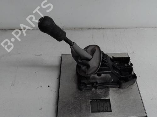 Used Gear lever TOYOTA YARIS (_P1_) 1.3 (SCP12_, SCP13_, SCP12R, SCP13R) (87 hp) 21369428