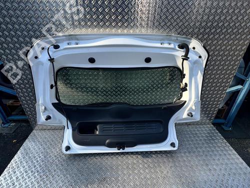 tailgate-citroen-c4-cactus-2014-28014759 main image