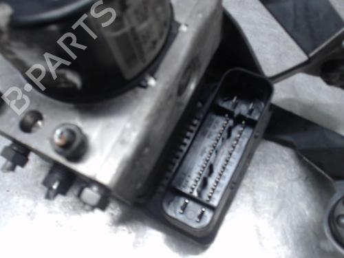 Used ABS pump RENAULT MEGANE III Hatchback (BZ0/1_, B3_) 1.5 dCi (BZ0C) (90 hp) 21296888