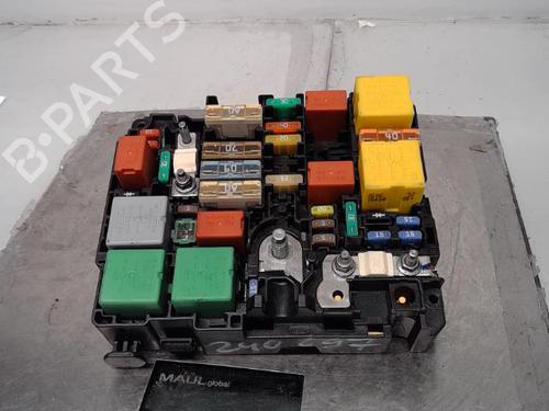 Used Fuse box PEUGEOT 208 I (CA_, CC_) 1.6 HDi / BlueHDi 75 (75 hp) 21305077