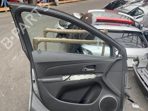 Used Left front door CHEVROLET CRUZE Hatchback (J305) 2.0 CDI (163 hp) 21311553