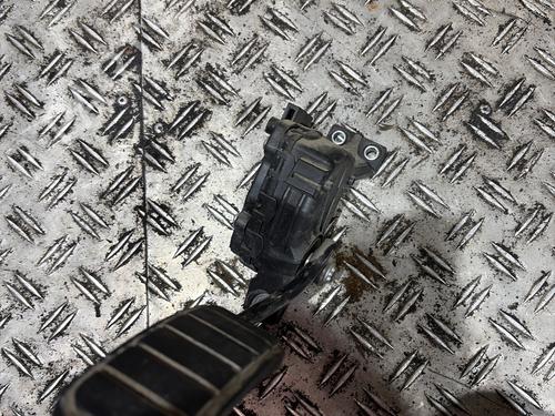 Used Pedal Pedal 38423401 38423401