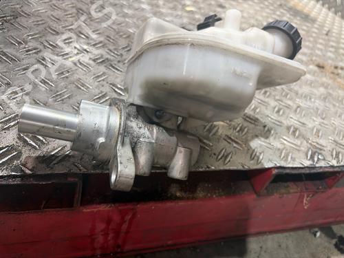 Brake master cylinder FORD TRANSIT Van (FA_ _) 2.2 TDCi | BP38923239M77 - Image 2