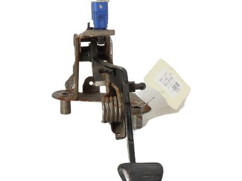 Used Clutch pedal RENAULT CLIO III (BR0/1, CR0/1) 1.5 dCi (BR17, CR17) (86 hp) 28111376