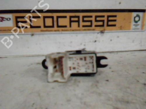Used Right front window switch Right front window switch NISSAN MICRA III (K12) 1.2 16V (80 hp) 21363855 21363855
