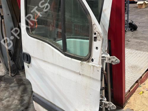 Używane Drzwi przednie prawe Drzwi przednie prawe 39109592 39109592