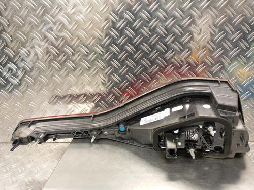 right-tailgate-light-renault-megane-iv-hatchback-b9amn_-2015-25340779 main image