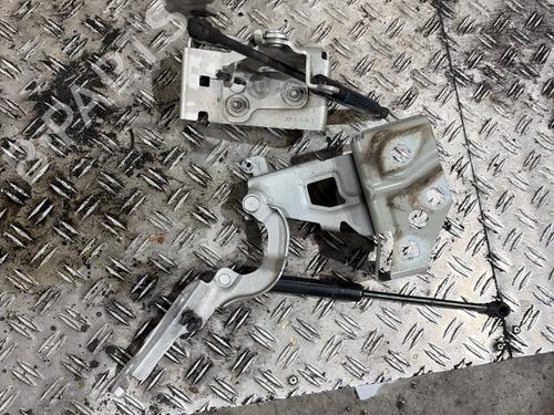 Used Hinge/Door check strap Hinge/Door check strap OPEL VIVARO B Bus (X82) 1.6 CDTI (06) (125 hp) 40440271 40440271