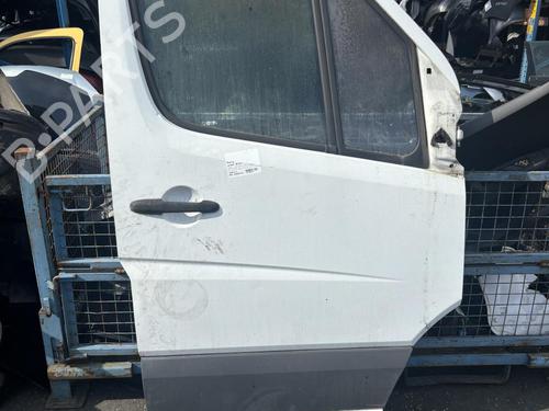 Used Right front door MERCEDES-BENZ SPRINTER 3,5-t Van (B906) 311 CDI (906.631, 906.633, 906.635, 906.637) (109 hp) 21312313
