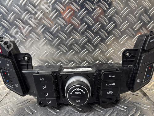 Used Climate control HYUNDAI i40 I (VF) 1.7 CRDI (141 hp) 24932011