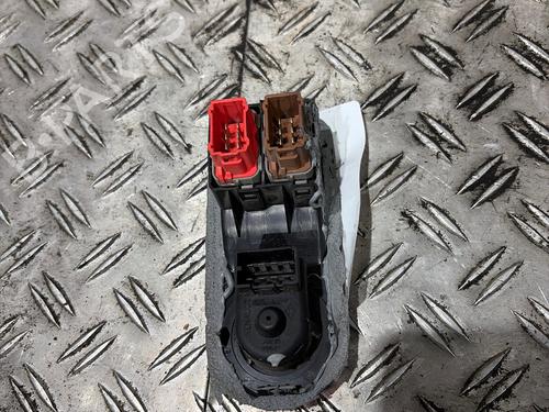 Left front window switch RENAULT MASTER II Van (FD) 2.5 dCi (FD01, FD02, FD21, FD22, FD31, FD32, FD3Y, FD71,... | BP38972612I27 - Image 4