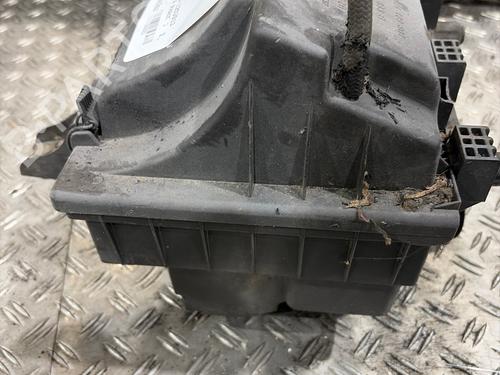 Luftfiltergehäuse für Luftfiltergehäuse VW TRANSPORTER T4 Bus (70B, 70C, 7DB, 7DK, 70J, 70K, 7DC, 7DJ) 2.5 TDI (102 hp) 39582701 39582701