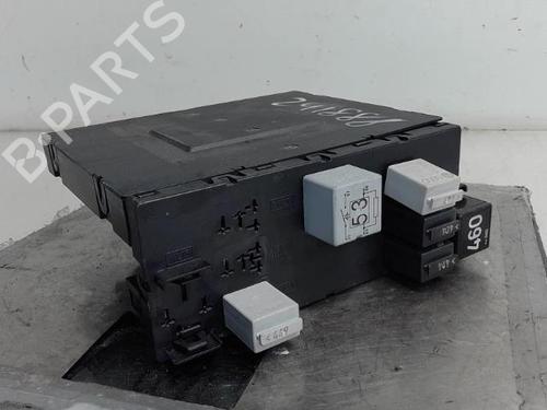Used Fuse box VW TOURAN (1T1, 1T2) 2.0 TDI (136 hp) 21371922