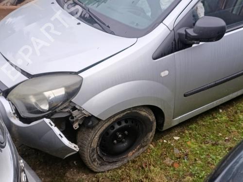 Brugte RENAULT TWINGO II (CN0_) 1.2 16V (CN04, CN0B) (75 hp) 4382972