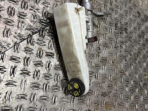Used Brake master cylinder Brake master cylinder 37737337 37737337