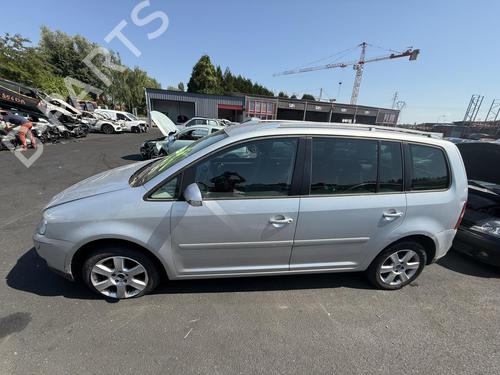 Right front window motor VW TOURAN (1T1, 1T2) 2.0 TDI | BP27258268E20 