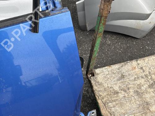 Used Right front door Right front door 21300685 21300685