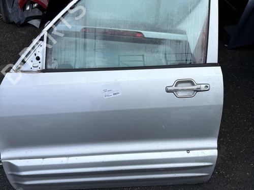 Used Left front door MITSUBISHI PAJERO III (V7_W, V6_W) 3.2 Di-D (V68W, V78W) (165 hp) 21300777