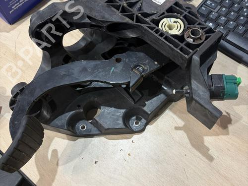 Rempedaal Rempedaal RENAULT TRAFIC III Van (FG_) 1.6 dCi 145 (FGMG) (145 hp) 37264688 37264688