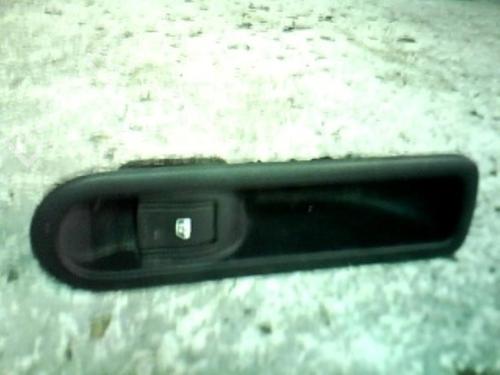 Used Right rear window switch RENAULT SCÉNIC II (JM0/1_) 1.9 dCi (JM0G, JM12, JM1G, JM2C) (120 hp) 21321580