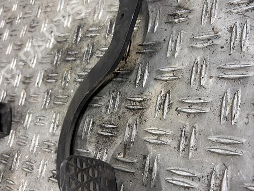 Used Break pedal Break pedal MERCEDES-BENZ SPRINTER 4-t Van (B904) 408 D (79 hp) 39711775 39711775