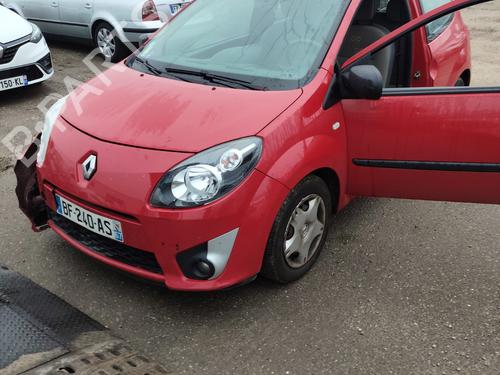 Brugte RENAULT TWINGO II (CN0_) 1.2 16V (CN04, CN0B) (75 hp) 4447492