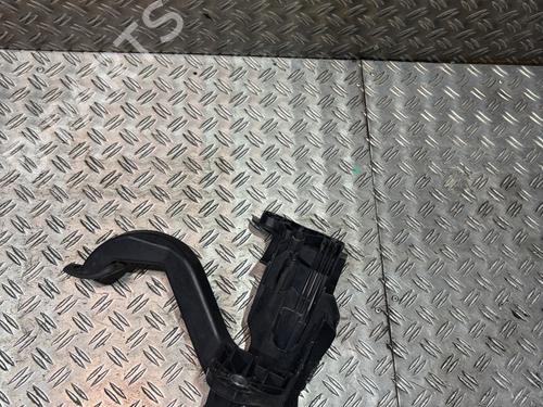 clutch-pedal-renault-master-iii-van-fv-2010-32286955 main image