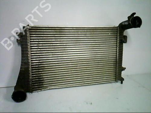 Używane Intercooler / Chłodnica powietrza doładowującego VW EOS (1F7, 1F8) 2.0 TDI (140 hp) 32663874