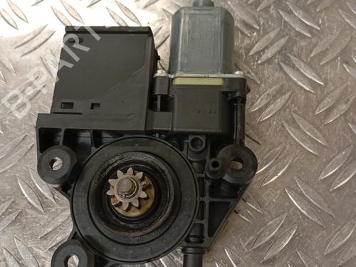 Motor elevalunas delantero derecho RENAULT MEGANE III Hatchback (BZ0/1_, B3_) 1.6 dCi (BZ00, BZ12, BZ13) (130 hp) 21880614