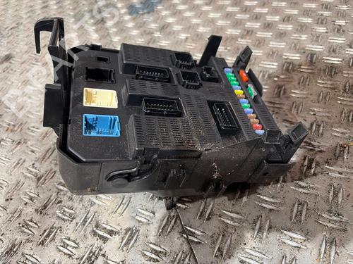 Fuse box PEUGEOT EXPERT Tepee (VF3X_) 2.0 HDi 140 | BP39521831E1 - Image 2