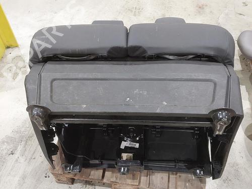 Right front seat RENAULT MASTER III Van (FV) 2.3 dCi 170 FWD (FV0L) | BP32286995C16 - Image 2