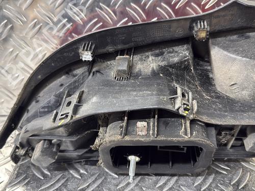 right-taillight-vw-up-121-122-bl1-bl2-bl3-123-2011-23817119 main image