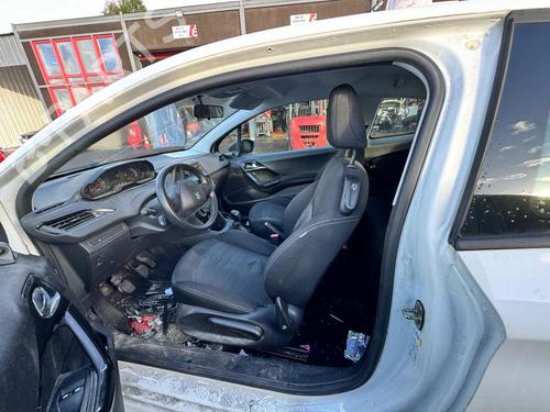 Front windshield wiper arm PEUGEOT 208 I (CA_, CC_) 1.0 VTi | BP21302710C143 