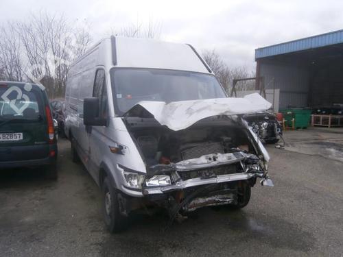 Right front window motor IVECO DAILY III Van 35 S 15 V, 35 C 15 V (A6HCV3B2, A6HBV4B2, A6HC41B2,... | BP21365820E20 
