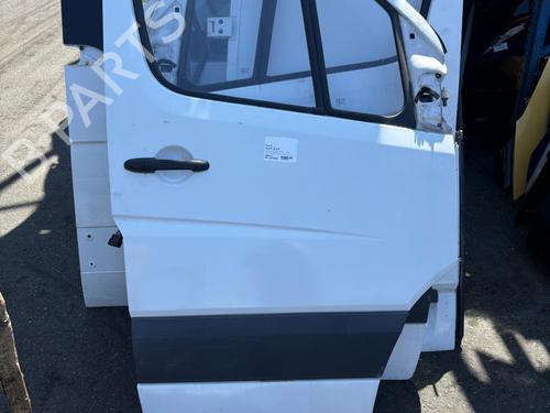 Used Right front door Right front door 37921254 37921254
