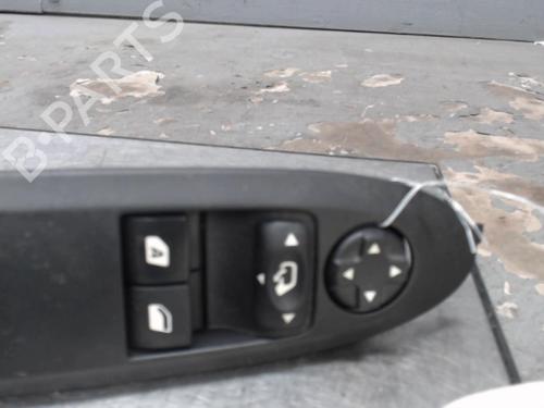 Used Left front window switch Left front window switch DS DS 3 (SA_) 1.2 THP 110 / PureTech 110 (SAHNPS, SAHNZ6, SAHNZT) (110 hp) 21367394 21367394